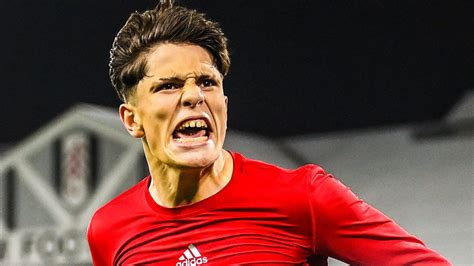 Alejandro Garnacho injury is blessing in disguise for Erik ten Hag's next Man Utd project Alejandro Garnacho is set for a spell on the sidelines after picking up an injury in Manchester United's 0. . Garnacho teeth
